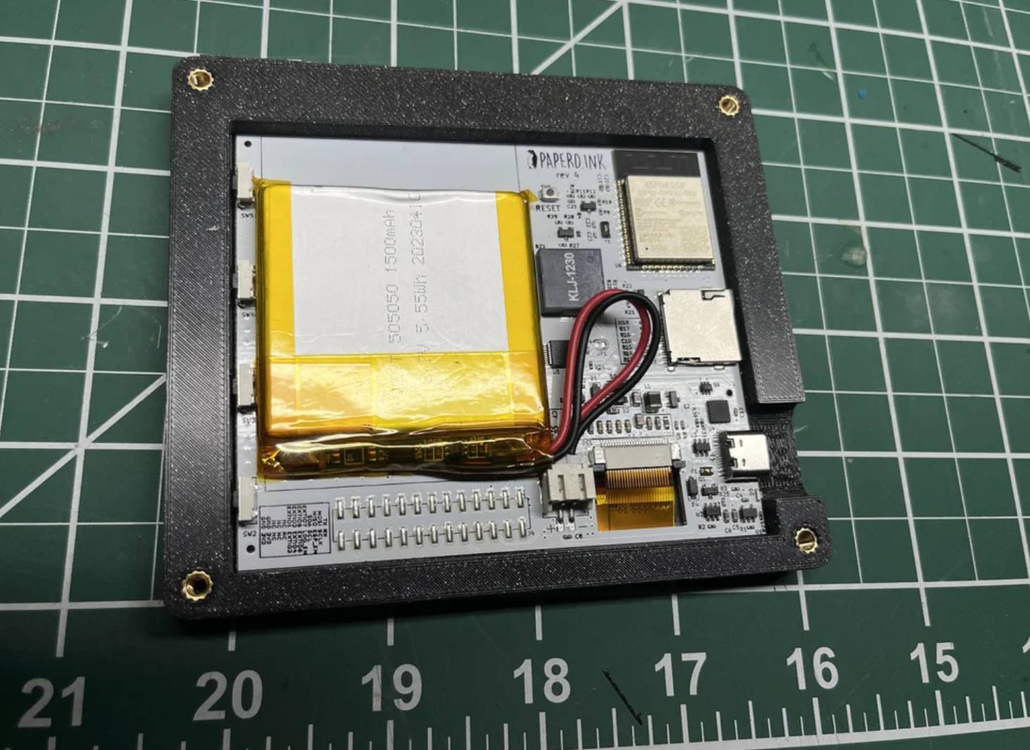 E-Ink Fridge Magnet Internals